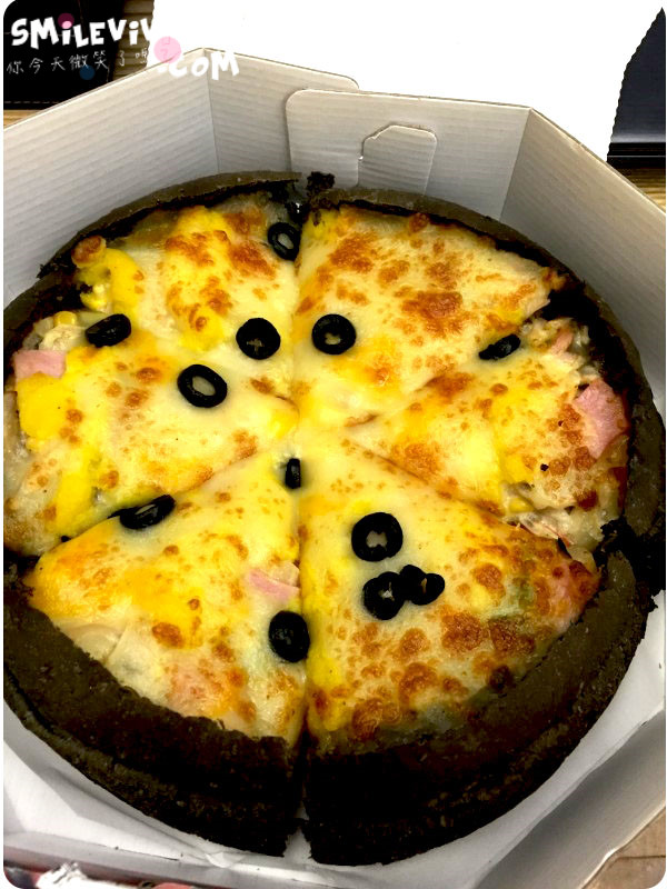 食記∥韓國E-MART(이마트) 百吃不膩披薩PIZZA(또 먹고 싶은 피자)需很多人吃像蛋糕一樣多的披薩 10 emart%20%2811%29.JPG%20 %2037947673192